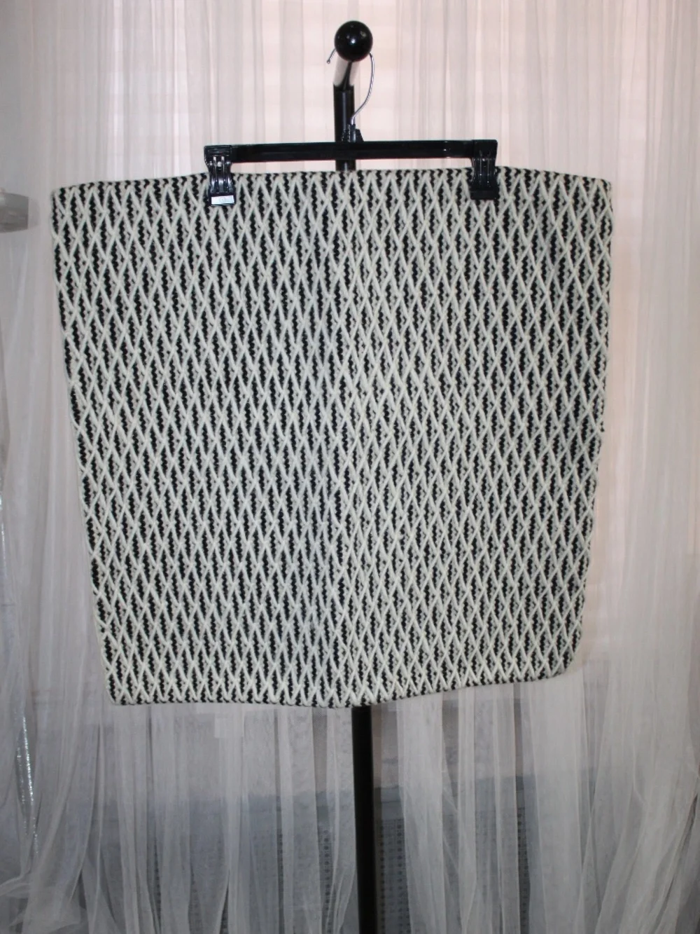 Williams Sonoma Textured Diamond Weave Pillow Cover.  Sz. 24